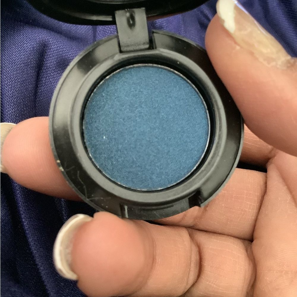 Mac Eyeshadow - Picture 2 of 3